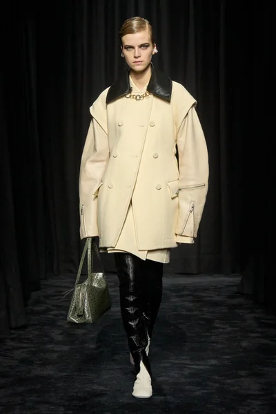 Look 28